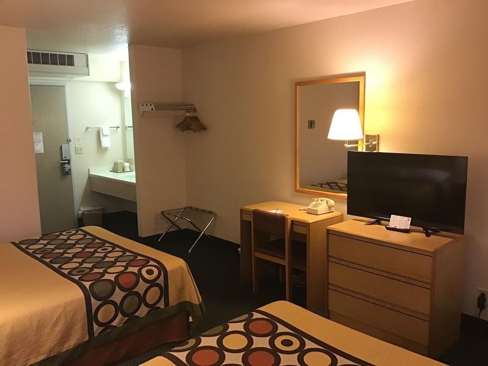 Hotel Super 8 By Wyndham Hamilton Extérieur photo