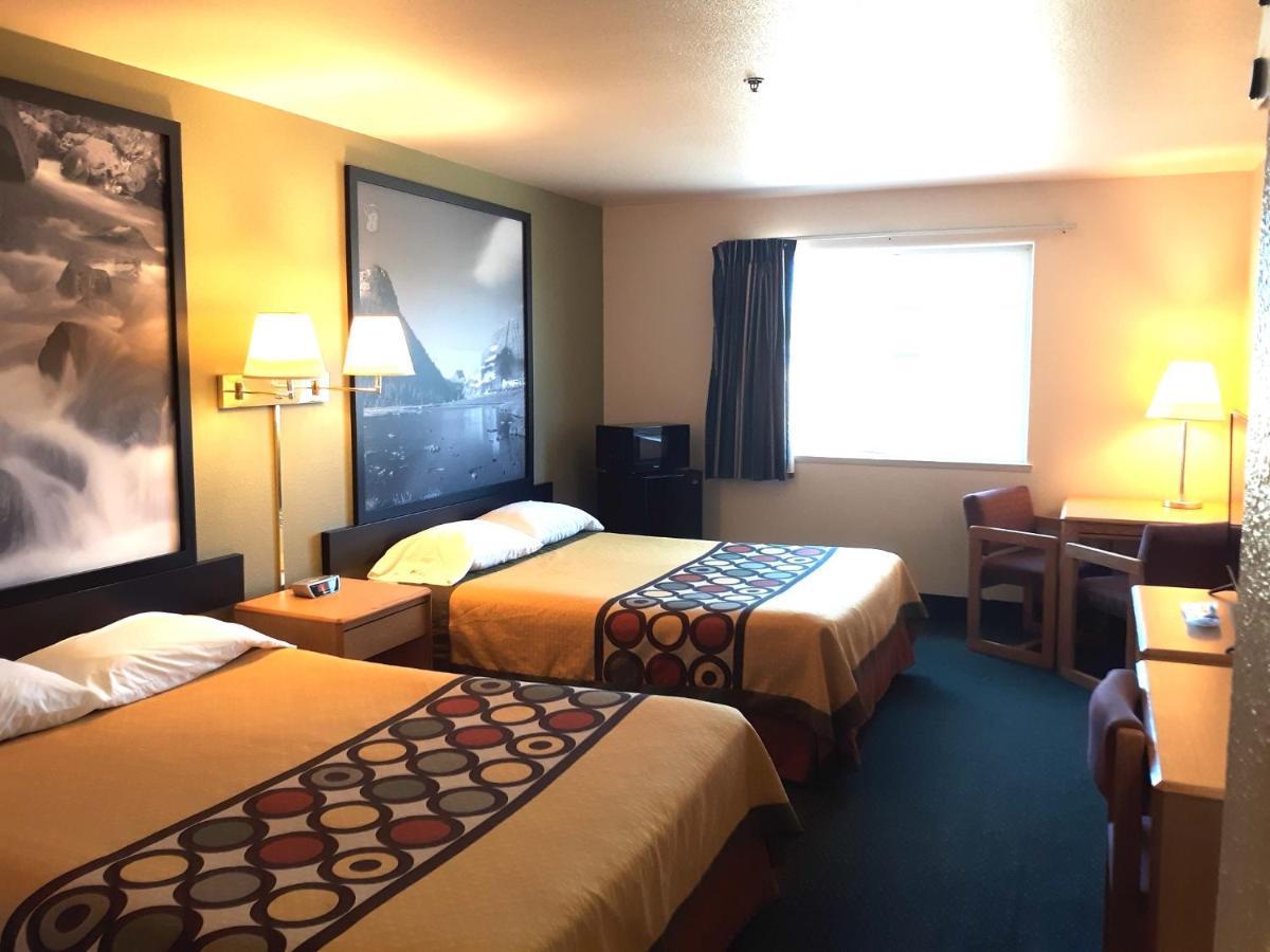 Hotel Super 8 By Wyndham Hamilton Extérieur photo