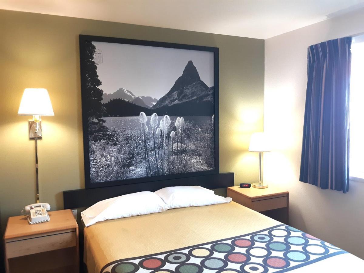 Hotel Super 8 By Wyndham Hamilton Extérieur photo