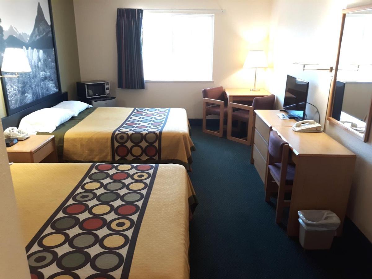 Hotel Super 8 By Wyndham Hamilton Extérieur photo