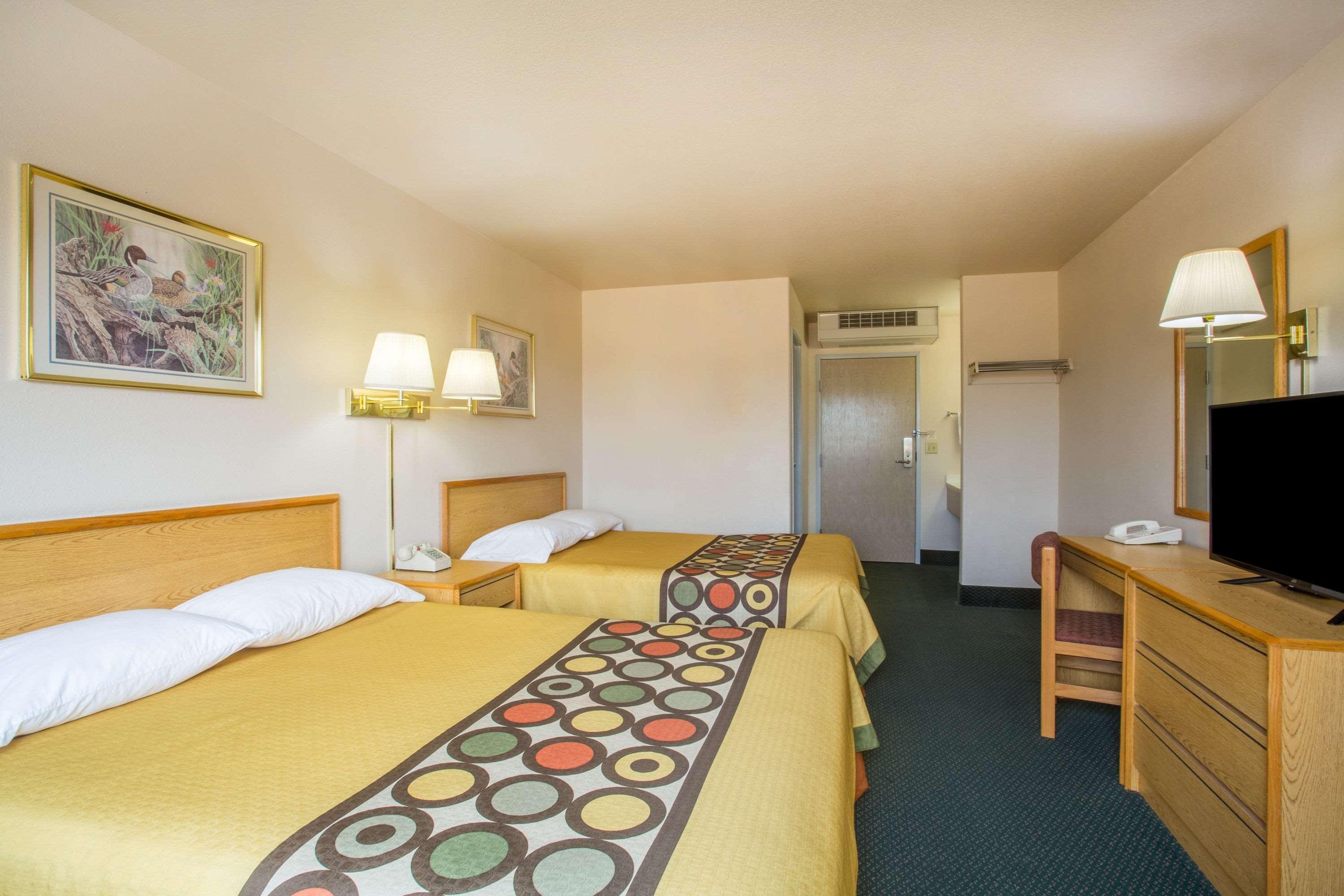 Hotel Super 8 By Wyndham Hamilton Extérieur photo