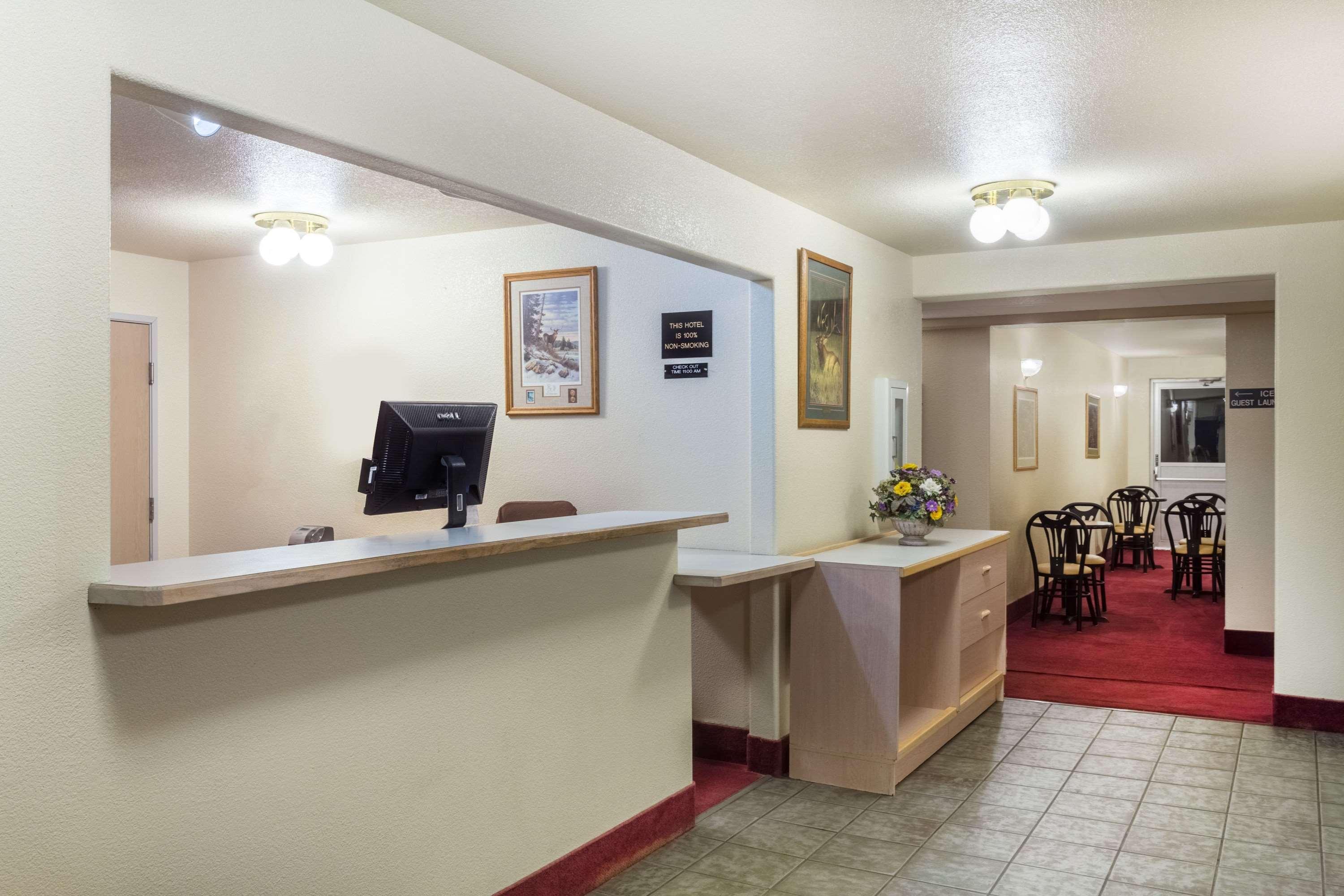 Hotel Super 8 By Wyndham Hamilton Extérieur photo