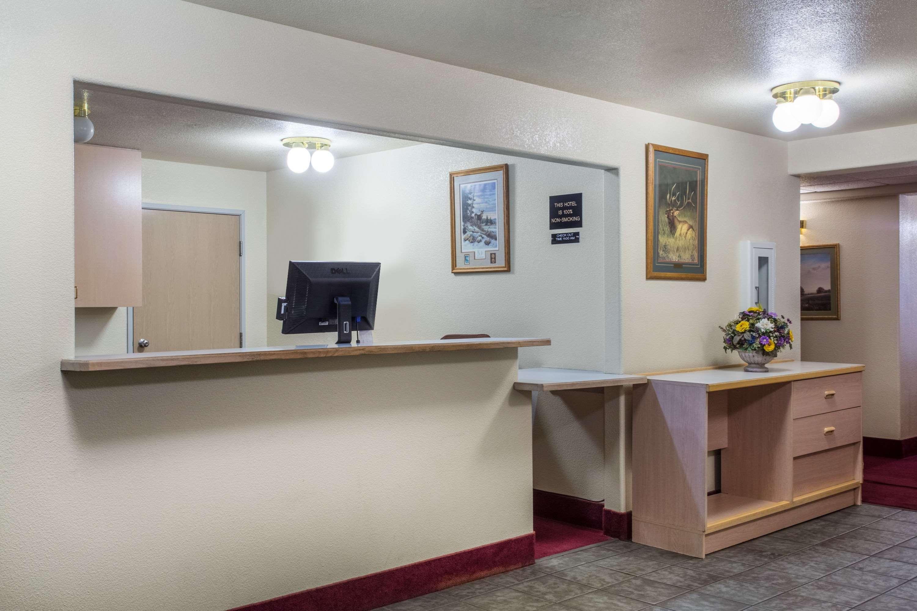Hotel Super 8 By Wyndham Hamilton Extérieur photo