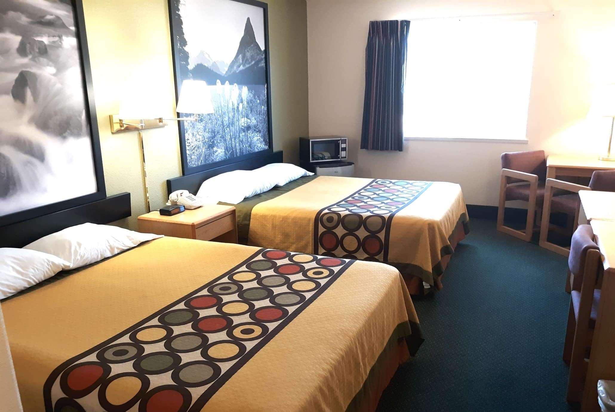 Hotel Super 8 By Wyndham Hamilton Extérieur photo