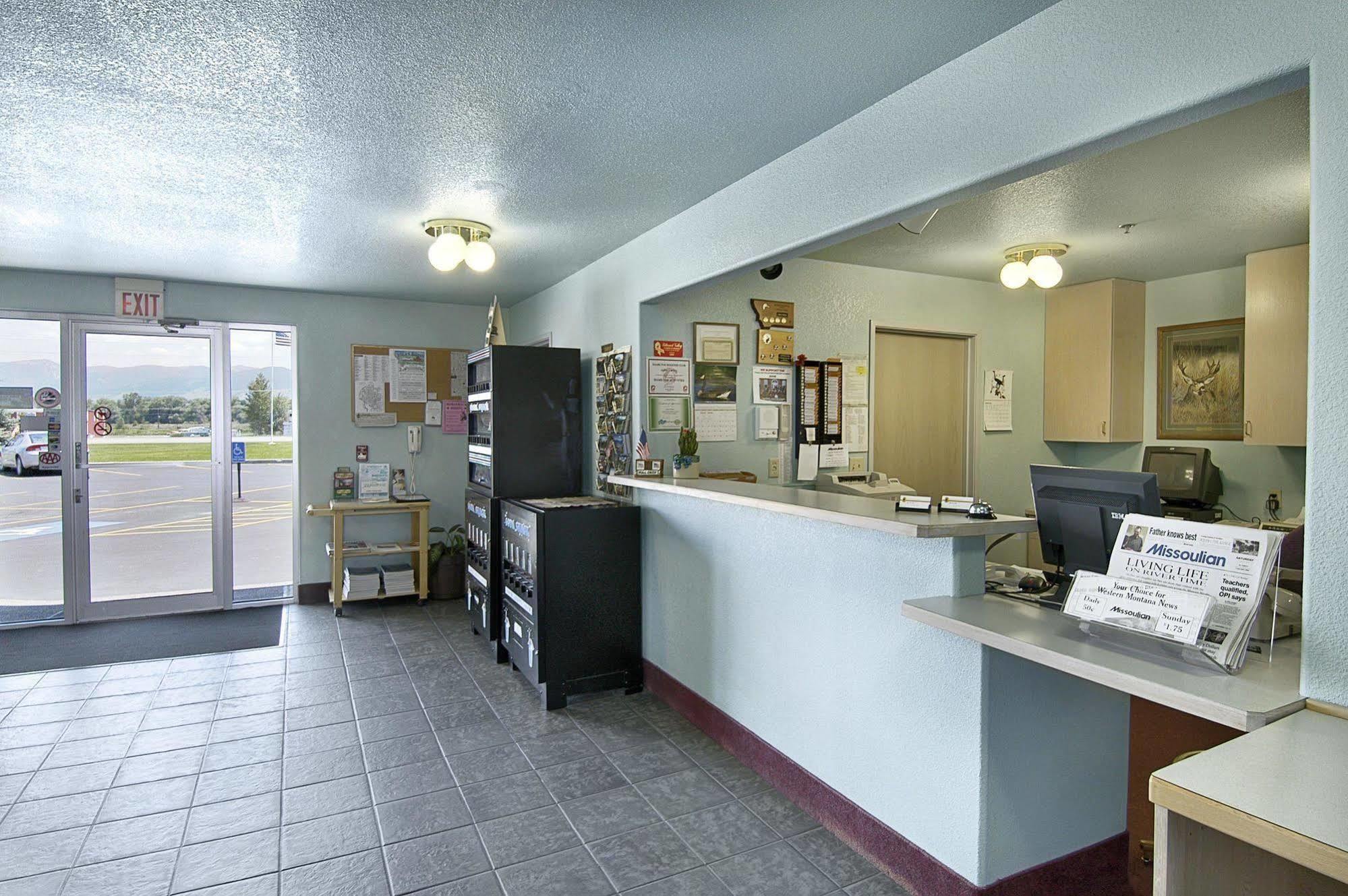 Hotel Super 8 By Wyndham Hamilton Extérieur photo